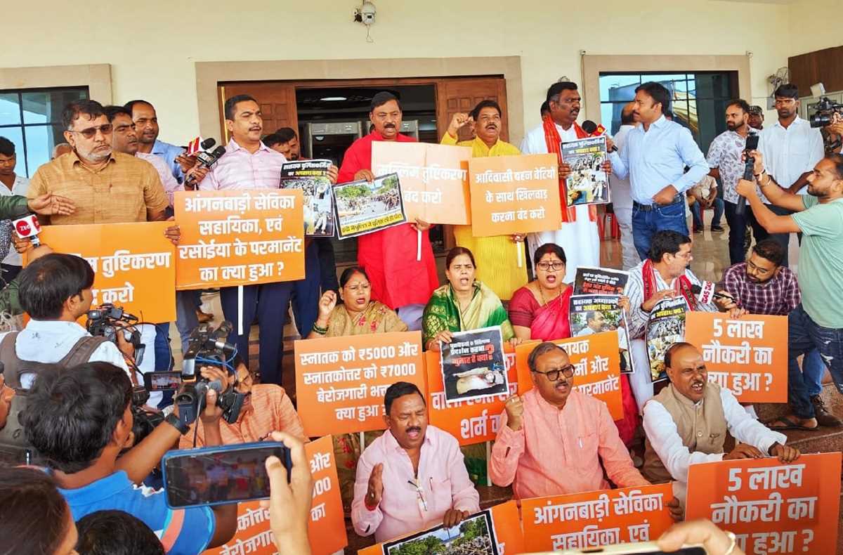 झारखंड विधानसभा में भाजपा ने हेमंत सरकार से वादों का हिसाब मांगा, भारी हंगामा, सदन स्थगित